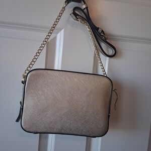 Elegant Gold Crossbody Bag